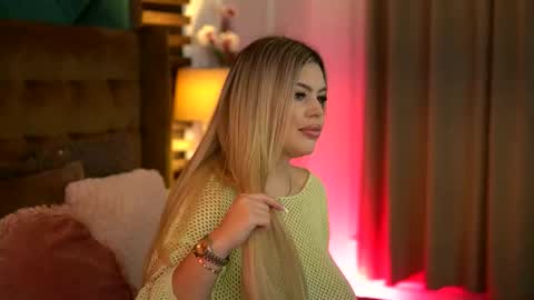 Sophie online show from 11/24/25, 06:02