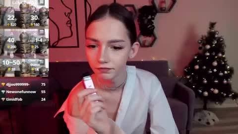 Snapshot of sophiecherrie chatting on 12/27/24, 01:22 Sophie online show from 12/27/24, 01:22