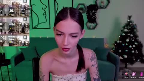 Snapshot of sophiecherrie chatting on 01/04/25, 10:49 Sophie online show from 01/04/25, 10:49