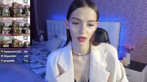 Snapshot of sophiecherrie chatting on 01/30/25, 11:44 Sophie online show from 01/30/25, 11:44