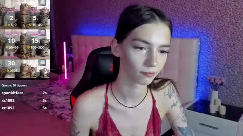 Snapshot of sophiecherrie chatting on 02/02/25, 09:19 Sophie online show from 02/02/25, 09:19