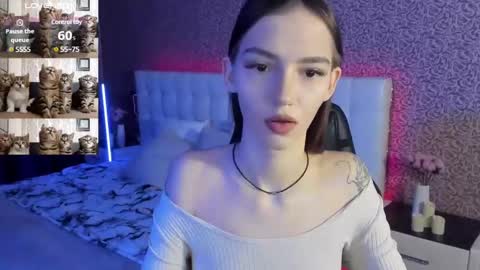 Snapshot of sophiecherrie chatting on 02/06/25, 07:02 Sophie online show from 02/06/25, 07:02