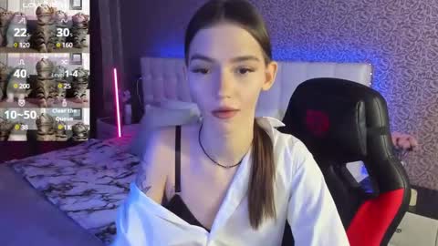 Snapshot of sophiecherrie chatting on 02/09/25, 07:05 Sophie online show from 02/09/25, 07:05
