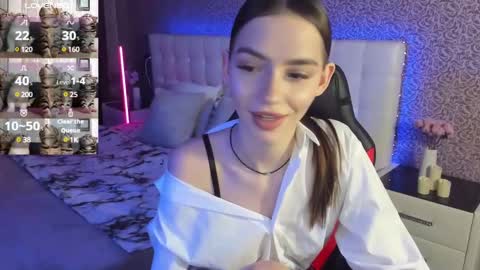 Snapshot of sophiecherrie chatting on 02/09/25, 10:20 Sophie online show from 02/09/25, 10:20