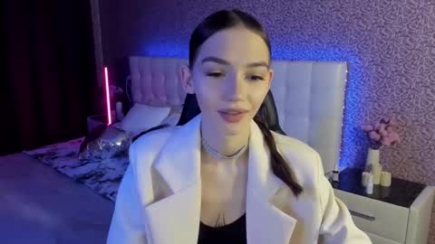 Snapshot of sophiecherrie chatting on 02/25/25, 06:36 Sophie online show from 02/25/25, 06:36