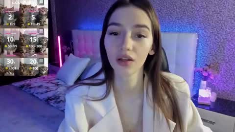 Snapshot of sophiecherrie chatting on 03/03/25, 07:32 Sophie online show from 03/03/25, 07:32