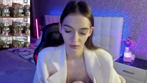 Snapshot of sophiecherrie chatting on 03/03/25, 10:49 Sophie online show from 03/03/25, 10:49