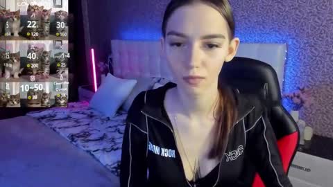 Snapshot of sophiecherrie chatting on 03/04/25, 08:13 Sophie online show from 03/04/25, 08:13