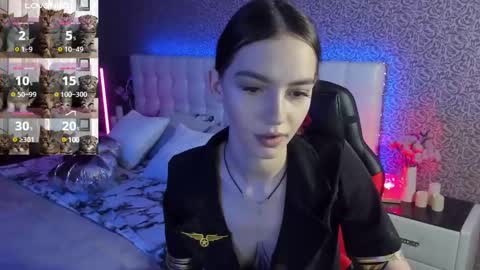 Snapshot of sophiecherrie chatting on 03/10/25, 11:42 Sophie online show from 03/10/25, 11:42