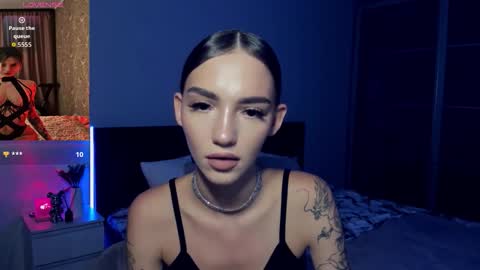 Snapshot of sophiecherrie chatting on 09/19/25, 01:34 Sophie online show from 09/19/25, 01:34