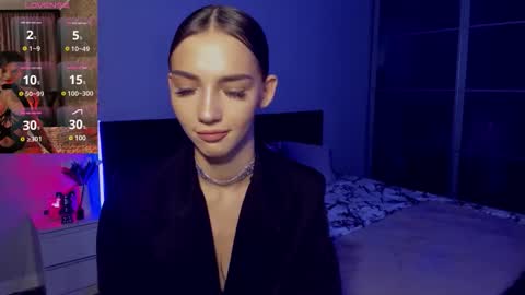 Snapshot of sophiecherrie chatting on 10/03/25, 04:37 Sophie online show from 10/03/25, 04:37
