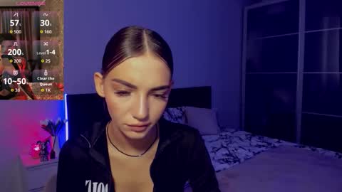 Snapshot of sophiecherrie chatting on 10/04/25, 11:30 Sophie online show from 10/04/25, 11:30