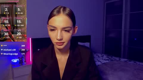 Snapshot of sophiecherrie chatting on 10/22/25, 12:44 Sophie online show from 10/22/25, 12:44