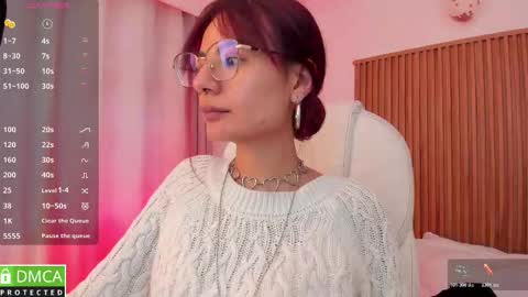   Sophie  IG sophiecherry es   online show from 10/17/25, 10:34