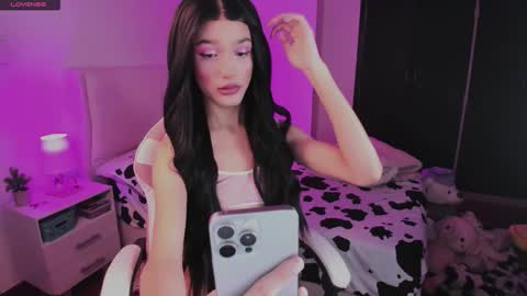 Snapshot of sophiecornett chatting on 11/07/25, 06:57 online show from 11/07/25, 06:57