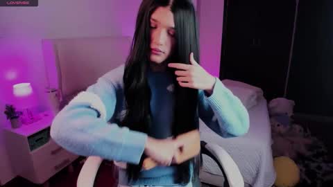 Snapshot of sophiecornett chatting on 11/18/25, 08:30 online show from 11/18/25, 08:30