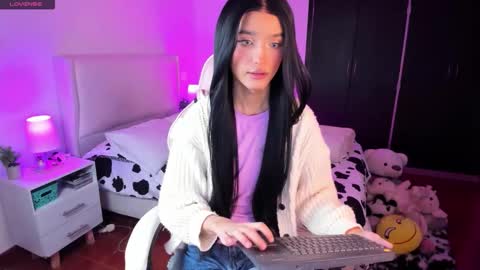 Snapshot of sophiecornett chatting on 12/15/25, 11:47 online show from 12/15/25, 11:47