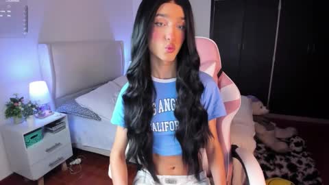 Snapshot of sophiecornett chatting on 12/20/25, 08:43 online show from 12/20/25, 08:43