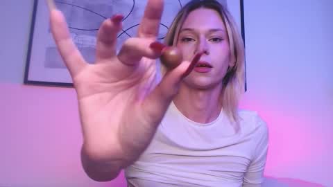 Snapshot of sophiediamond_x chatting on 10/18/25, 11:44 sophiediamond_x online show from 10/18/25, 11:44