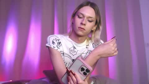 Snapshot of sophiediamond_x chatting on 10/21/25, 04:19 sophiediamond_x online show from 10/21/25, 04:19