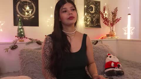 Sophiee  online show from 12/16/25, 08:47