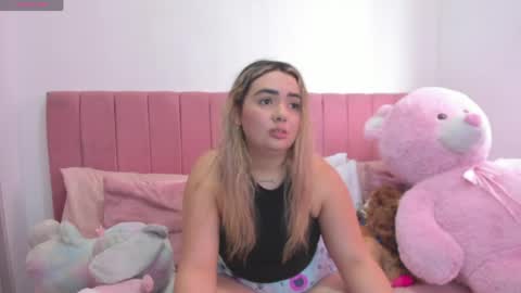 Snapshot of sophiee_rosee chatting on 06/07/26, 06:33 sophiee rosee online show from 06/07/26, 06:33