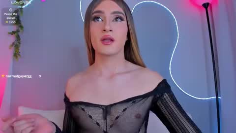 Snapshot of sophiee_s chatting on 09/28/25, 12:49 Sophie online show from 09/28/25, 12:49