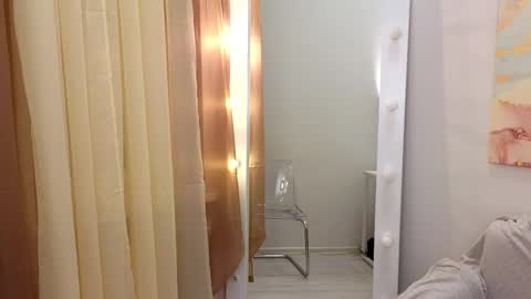 Snapshot of sophieee_lee chatting on 12/01/24, 04:29 Sophie online show from 12/01/24, 04:29