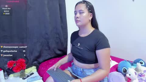 Snapshot of sophieewoods chatting on 02/19/25, 11:46 Sophie Woods  online show from 02/19/25, 11:46