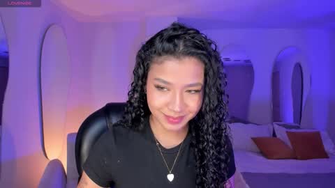 Snapshot of sophiehouston_ chatting on 10/26/25, 04:07 Sophie Houston online show from 10/26/25, 04:07