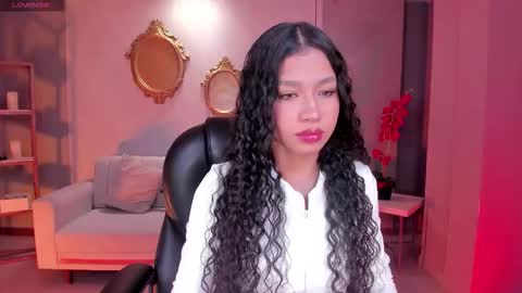 Snapshot of sophiehouston_ chatting on 11/12/25, 04:13 Sophie Houston online show from 11/12/25, 04:13