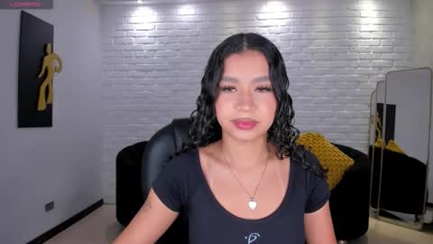 Snapshot of sophiehouston_ chatting on 12/17/25, 04:29 Sophie Houston online show from 12/17/25, 04:29