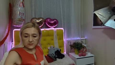 sophiekittyy online show from 03/04/25, 10:35