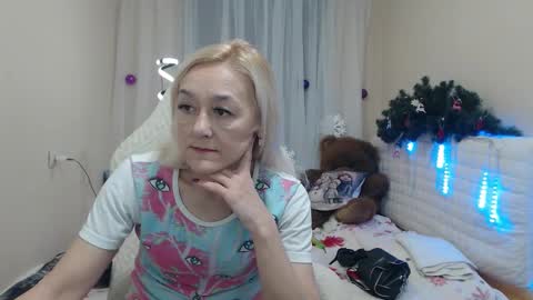 sophiekittyy online show from 12/18/25, 07:25