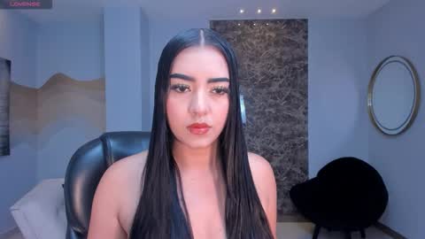 Snapshot of sophielanne chatting on 12/18/25, 04:07 Sophie online show from 12/18/25, 04:07