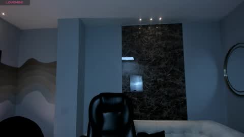 Snapshot of sophielanne chatting on 12/20/25, 04:08 Sophie online show from 12/20/25, 04:08