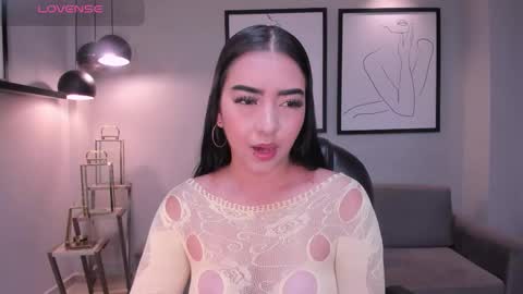 Snapshot of sophielanne chatting on 12/21/25, 04:08 Sophie online show from 12/21/25, 04:08