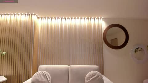 Snapshot of sophielanne chatting on 12/21/25, 11:23 Sophie online show from 12/21/25, 11:23