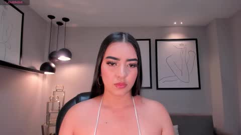 Snapshot of sophielanne chatting on 12/23/25, 03:59 Sophie online show from 12/23/25, 03:59