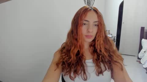 Snapshot of sophielatina chatting on 10/26/25, 01:55 Sophia online show from 10/26/25, 01:55