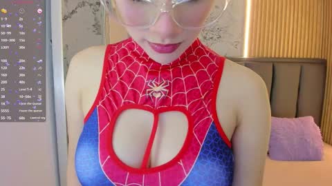 Snapshot of sophiemeyer chatting on 10/09/25, 12:47 Sophie  online show from 10/09/25, 12:47
