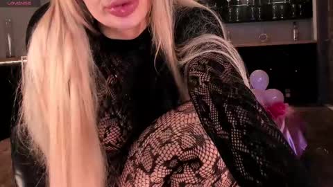 Snapshot of sophiepalmerx chatting on 02/14/25, 05:03 Sophie Palmer online show from 02/14/25, 05:03