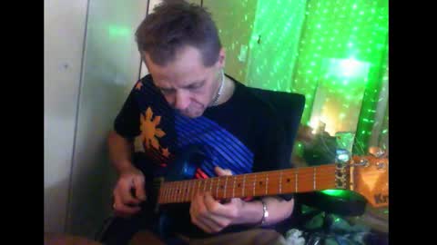 Snapshot of sophiestar12 chatting on 12/23/24, 06:44 Sophiestar online show from 12/23/24, 06:44