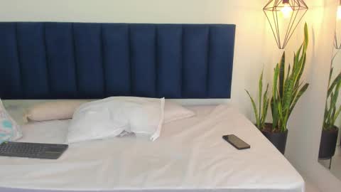 sophieturner_mg online show from 12/03/25, 07:12