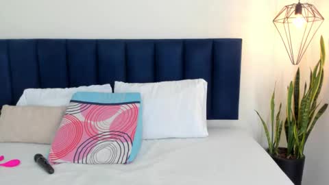 sophieturner_mg online show from 12/05/25, 07:10