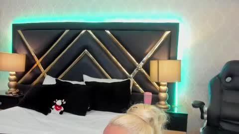 SophieWinslow online show from 02/17/25, 06:48