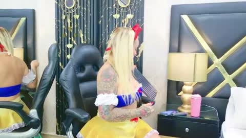 Snapshot of sophiewinslow chatting on 04/17/26, 12:30 SophieWinslow online show from 04/17/26, 12:30