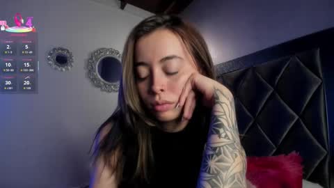 Snapshot of sophiia_gomezz_ chatting on 10/04/25, 08:23 sophi online show from 10/04/25, 08:23