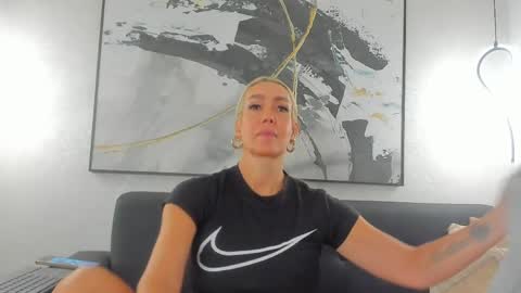 Snapshot of sophimariin chatting on 03/27/26, 10:59 Sophi online show from 03/27/26, 10:59
