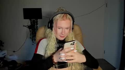 soska_albinosk online show from 12/16/25, 08:25